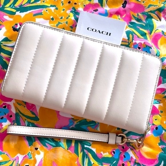Brand New Coach Genuine Leather Chalk Quilt Long Zip Around Wristlet Wallet - Picture 3 of 15